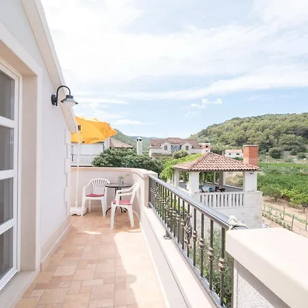 Mare- One Bedroom With Garden View A3 St